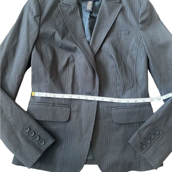 Banana Republic Factory Classic Gray Pinstriped Career Blazer Size 2 - Picture 8 of 10